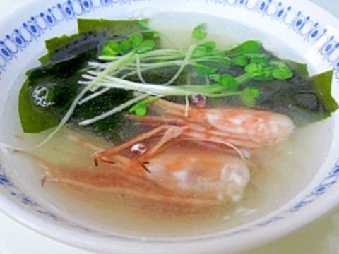 えびの頭で濃厚だし☆ 「わかめスープ」